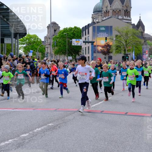 25.04.2026 - Das Zehntel Tim E. http://msf.ph/oto/9577261 25.04.2026 10:59:38 Ziel 5026, 5219, 5233, 5240, 5245, 5248, 5271, 5286, 5352, 5353, 5635, 5690, 5715, 5722, 5960, 5995, 6296, 6305, 6306, 6320, 6438, 6632, 6643, 6654, 6669, 6686, 6742, 6945, 7054, 7057, 7066, 7067, 7078, 7296, 7361, 7370, 7371, 7372, 7384, 7479, 7535, 7559, 7644, 7657, 7761, 7767, 7782, 7800, 7812, 7834, 7859 meine-sportfotos.de