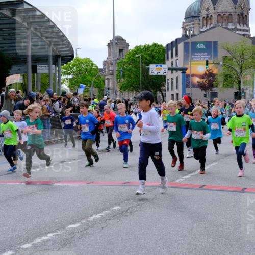 25.04.2026 - Das Zehntel Tim E. http://msf.ph/oto/9577264 25.04.2026 10:59:39 Ziel 5026, 5219, 5233, 5240, 5245, 5248, 5271, 5286, 5352, 5353, 5635, 5690, 5715, 5722, 5860, 5960, 6296, 6305, 6306, 6320, 6438, 6632, 6643, 6654, 6669, 6686, 6742, 6945, 7054, 7057, 7066, 7067, 7078, 7296, 7361, 7370, 7371, 7372, 7384, 7479, 7535, 7559, 7644, 7657, 7761, 7767, 7782, 7800, 7812, 7834, 7859 meine-sportfotos.de