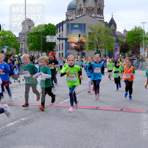 25.04.2026 - Das Zehntel Tim E. http://msf.ph/oto/9577266 25.04.2026 10:59:39 Ziel 5026, 5219, 5233, 5240, 5245, 5248, 5271, 5286, 5352, 5353, 5635, 5690, 5715, 5722, 5860, 5960, 6296, 6305, 6306, 6320, 6438, 6632, 6643, 6654, 6669, 6686, 6742, 6945, 7054, 7057, 7066, 7067, 7078, 7296, 7361, 7370, 7371, 7372, 7384, 7479, 7535, 7559, 7644, 7657, 7761, 7767, 7782, 7800, 7812, 7834, 7859 meine-sportfotos.de