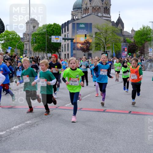 25.04.2026 - Das Zehntel Tim E. http://msf.ph/oto/9577267 25.04.2026 10:59:39 Ziel 5026, 5219, 5233, 5240, 5245, 5248, 5271, 5286, 5352, 5353, 5635, 5690, 5715, 5722, 5860, 5960, 6296, 6305, 6306, 6320, 6438, 6632, 6643, 6654, 6669, 6686, 6742, 6945, 7054, 7057, 7066, 7067, 7078, 7296, 7361, 7370, 7371, 7372, 7384, 7479, 7535, 7559, 7644, 7657, 7761, 7767, 7782, 7800, 7812, 7834, 7859 meine-sportfotos.de