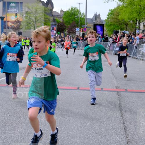 25.04.2026 - Das Zehntel Tim E. http://msf.ph/oto/9577270 25.04.2026 10:59:40 Ziel 5026, 5219, 5233, 5240, 5245, 5248, 5271, 5286, 5352, 5353, 5635, 5690, 5715, 5722, 5767, 5860, 5960, 6270, 6274, 6305, 6306, 6320, 6438, 6608, 6632, 6643, 6654, 6669, 6686, 6742, 6896, 6945, 7054, 7057, 7066, 7067, 7078, 7296, 7361, 7370, 7371, 7372, 7376, 7384, 7479, 7535, 7559, 7644, 7657, 7761, 7767, 7782, 7800, 7812, 7834, 7859 meine-sportfotos.de
