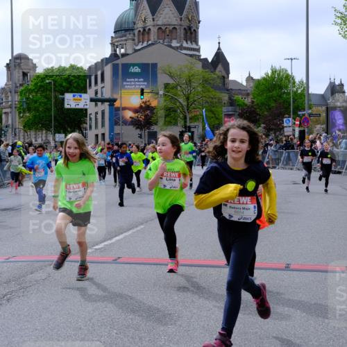 25.04.2026 - Das Zehntel Tim E. http://msf.ph/oto/9577281 25.04.2026 10:59:43 Ziel 5026, 5040, 5094, 5155, 5164, 5233, 5240, 5245, 5248, 5271, 5286, 5352, 5353, 5635, 5690, 5715, 5722, 5767, 5860, 5960, 6270, 6274, 6305, 6306, 6320, 6438, 6556, 6608, 6632, 6643, 6654, 6661, 6669, 6671, 6686, 6742, 6872, 6896, 6945, 7057, 7066, 7078, 7112, 7235, 7241, 7361, 7370, 7371, 7372, 7376, 7384, 7479, 7535, 7559, 7644, 7657, 7761, 7767, 7782, 7800, 7812, 7834, 7859 meine-sportfotos.de