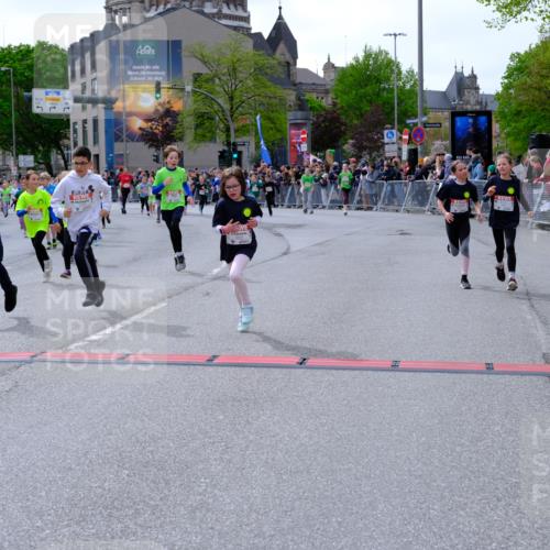 25.04.2026 - Das Zehntel Tim E. http://msf.ph/oto/9577291 25.04.2026 10:59:45 Ziel 5026, 5040, 5094, 5155, 5164, 5233, 5240, 5245, 5248, 5271, 5286, 5352, 5353, 5635, 5690, 5715, 5722, 5767, 5860, 6270, 6274, 6305, 6306, 6320, 6438, 6556, 6608, 6632, 6643, 6654, 6661, 6669, 6671, 6686, 6742, 6872, 6896, 7057, 7066, 7078, 7112, 7235, 7241, 7361, 7370, 7371, 7372, 7376, 7384, 7479, 7535, 7559, 7644, 7761, 7767, 7782, 7800, 7812, 7834, 7859 meine-sportfotos.de