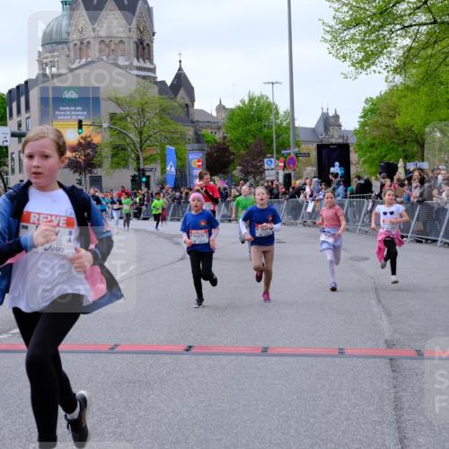 25.04.2026 - Das Zehntel Tim E. http://msf.ph/oto/9577326 25.04.2026 10:59:54 Ziel 5040, 5045, 5075, 5078, 5163, 5164, 5297, 5301, 5358, 5389, 5408, 5429, 5438, 5460, 5538, 5541, 5574, 5835, 5983, 6387, 6427, 6492, 6516, 6556, 6572, 6631, 6648, 6661, 6671, 6853, 6975, 7033, 7045, 7076, 7081, 7112, 7235, 7241, 7330, 7338, 7411, 7521, 7730, 7825, 7876 meine-sportfotos.de