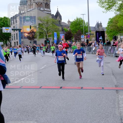 25.04.2026 - Das Zehntel Tim E. http://msf.ph/oto/9577329 25.04.2026 10:59:54 Ziel 5040, 5045, 5075, 5078, 5163, 5164, 5297, 5301, 5358, 5389, 5408, 5429, 5438, 5460, 5538, 5541, 5574, 5835, 5983, 6387, 6427, 6492, 6516, 6556, 6572, 6631, 6648, 6661, 6671, 6853, 6975, 7033, 7045, 7076, 7081, 7112, 7235, 7241, 7330, 7338, 7411, 7521, 7730, 7825, 7876 meine-sportfotos.de