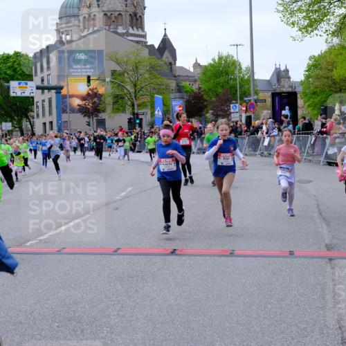 25.04.2026 - Das Zehntel Tim E. http://msf.ph/oto/9577330 25.04.2026 10:59:54 Ziel 5040, 5045, 5075, 5078, 5163, 5164, 5297, 5301, 5358, 5389, 5408, 5429, 5438, 5460, 5538, 5541, 5574, 5835, 5983, 6387, 6427, 6492, 6516, 6556, 6572, 6631, 6648, 6661, 6671, 6853, 6975, 7033, 7045, 7076, 7081, 7112, 7235, 7241, 7330, 7338, 7411, 7521, 7730, 7825, 7876 meine-sportfotos.de