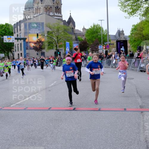 25.04.2026 - Das Zehntel Tim E. http://msf.ph/oto/9577331 25.04.2026 10:59:54 Ziel 5040, 5045, 5075, 5078, 5163, 5164, 5297, 5301, 5358, 5389, 5408, 5429, 5438, 5460, 5538, 5541, 5574, 5835, 5983, 6387, 6427, 6492, 6516, 6556, 6572, 6631, 6648, 6661, 6671, 6853, 6975, 7033, 7045, 7076, 7081, 7112, 7235, 7241, 7330, 7338, 7411, 7521, 7730, 7825, 7876 meine-sportfotos.de