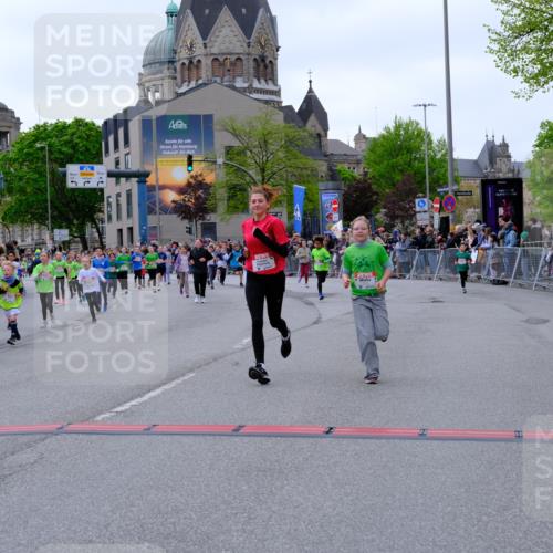 25.04.2026 - Das Zehntel Tim E. http://msf.ph/oto/9577339 25.04.2026 10:59:56 Ziel 5045, 5075, 5078, 5163, 5197, 5204, 5238, 5297, 5301, 5358, 5389, 5408, 5429, 5438, 5460, 5538, 5541, 5574, 5835, 5983, 6387, 6427, 6492, 6516, 6572, 6631, 6648, 6694, 6853, 6975, 7033, 7045, 7076, 7081, 7098, 7119, 7330, 7338, 7411, 7521, 7730, 7825, 7876 meine-sportfotos.de