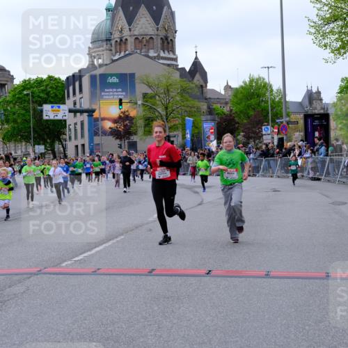 25.04.2026 - Das Zehntel Tim E. http://msf.ph/oto/9577340 25.04.2026 10:59:56 Ziel 5045, 5075, 5078, 5163, 5197, 5204, 5238, 5297, 5301, 5358, 5389, 5408, 5429, 5438, 5460, 5538, 5541, 5574, 5835, 5983, 6387, 6427, 6492, 6516, 6572, 6631, 6648, 6694, 6853, 6975, 7033, 7045, 7076, 7081, 7098, 7119, 7330, 7338, 7411, 7521, 7730, 7825, 7876 meine-sportfotos.de