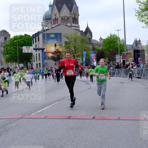 25.04.2026 - Das Zehntel Tim E. http://msf.ph/oto/9577342 25.04.2026 10:59:56 Ziel 5045, 5075, 5078, 5163, 5197, 5204, 5238, 5297, 5301, 5358, 5389, 5408, 5429, 5438, 5460, 5538, 5541, 5574, 5835, 5983, 6387, 6427, 6492, 6516, 6572, 6631, 6648, 6694, 6853, 6975, 7033, 7045, 7076, 7081, 7098, 7119, 7330, 7338, 7411, 7521, 7730, 7825, 7876 meine-sportfotos.de