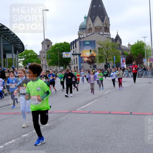25.04.2026 - Das Zehntel Tim E. http://msf.ph/oto/9577361 25.04.2026 11:00:02 Ziel 5075, 5078, 5150, 5197, 5200, 5204, 5208, 5238, 5389, 5429, 5436, 5439, 5574, 5681, 5724, 5889, 5983, 6179, 6218, 6314, 6362, 6366, 6427, 6492, 6516, 6633, 6650, 6673, 6694, 7015, 7029, 7045, 7076, 7081, 7098, 7119, 7275, 7283, 7327, 7329, 7338, 7346, 7819, 7850 meine-sportfotos.de
