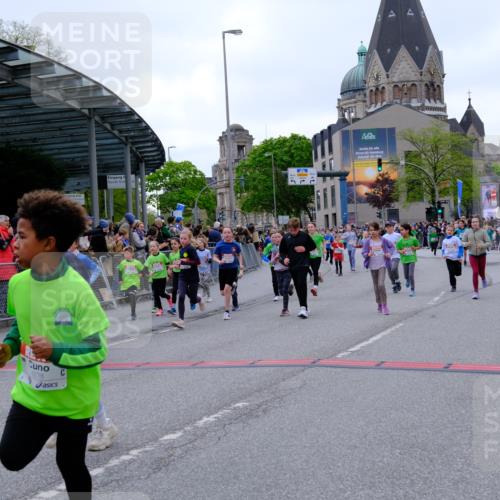 25.04.2026 - Das Zehntel Tim E. http://msf.ph/oto/9577365 25.04.2026 11:00:02 Ziel 5075, 5078, 5150, 5197, 5200, 5204, 5208, 5238, 5389, 5429, 5436, 5439, 5574, 5681, 5724, 5889, 5983, 6179, 6218, 6314, 6362, 6366, 6427, 6492, 6516, 6633, 6650, 6673, 6694, 7015, 7029, 7045, 7076, 7081, 7098, 7119, 7275, 7283, 7327, 7329, 7338, 7346, 7819, 7850 meine-sportfotos.de