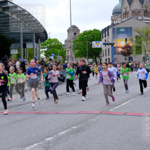 25.04.2026 - Das Zehntel Tim E. http://msf.ph/oto/9577367 25.04.2026 11:00:03 Ziel 5150, 5197, 5200, 5204, 5208, 5238, 5389, 5436, 5439, 5574, 5681, 5724, 5889, 5983, 6179, 6218, 6314, 6362, 6366, 6384, 6390, 6427, 6492, 6516, 6633, 6650, 6673, 6694, 7015, 7029, 7076, 7081, 7098, 7119, 7275, 7283, 7327, 7329, 7338, 7346, 7819, 7850 meine-sportfotos.de