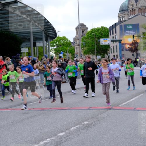 25.04.2026 - Das Zehntel Tim E. http://msf.ph/oto/9577370 25.04.2026 11:00:03 Ziel 5150, 5197, 5200, 5204, 5208, 5238, 5389, 5436, 5439, 5574, 5681, 5724, 5889, 5983, 6179, 6218, 6314, 6362, 6366, 6384, 6390, 6427, 6492, 6516, 6633, 6650, 6673, 6694, 7015, 7029, 7076, 7081, 7098, 7119, 7275, 7283, 7327, 7329, 7338, 7346, 7819, 7850 meine-sportfotos.de