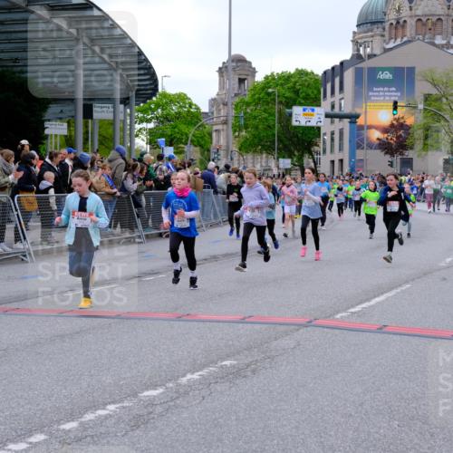 25.04.2026 - Das Zehntel Tim E. http://msf.ph/oto/9577424 25.04.2026 11:00:15 Ziel 3970, 5235, 5236, 5247, 5256, 5503, 5516, 5703, 5720, 5840, 5841, 5842, 5844, 5848, 5852, 5900, 6016, 6344, 6384, 6390, 6419, 6695, 6787, 7195, 7494, 7775, 7797, 7846, 8017, 8026, 8027, 8031 meine-sportfotos.de
