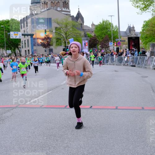 25.04.2026 - Das Zehntel Tim E. http://msf.ph/oto/9577436 25.04.2026 11:00:18 Ziel 3970, 5006, 5007, 5235, 5236, 5247, 5256, 5503, 5516, 5720, 5840, 5841, 5842, 5844, 5848, 5852, 5900, 6016, 6188, 6375, 6376, 6419, 6461, 6660, 6695, 6700, 6787, 6814, 6815, 6839, 6931, 7118, 7195, 7494, 7775, 7797, 7846, 8026, 8027, 8031 meine-sportfotos.de