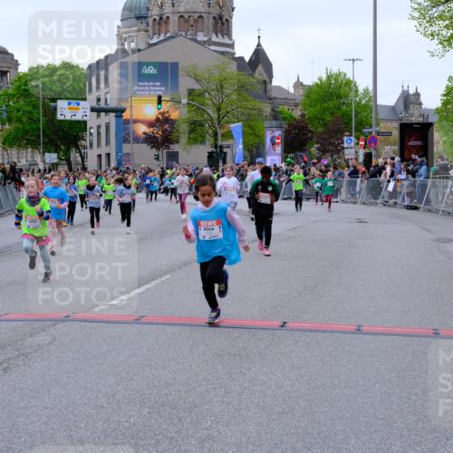 25.04.2026 - Das Zehntel Tim E. http://msf.ph/oto/9577440 25.04.2026 11:00:19 Ziel 3970, 5006, 5007, 5070, 5235, 5236, 5247, 5256, 5503, 5516, 5720, 5840, 5842, 5844, 5848, 6016, 6188, 6375, 6376, 6419, 6461, 6660, 6695, 6700, 6787, 6814, 6815, 6839, 6931, 7118, 7195, 7494, 7775, 7797, 7846, 8026, 8027, 8031 meine-sportfotos.de