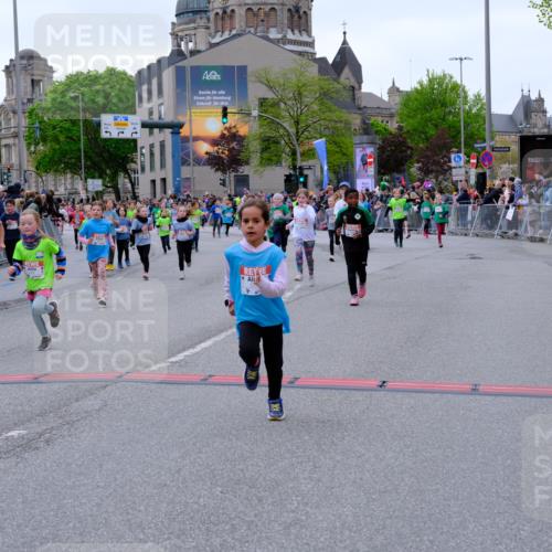 25.04.2026 - Das Zehntel Tim E. http://msf.ph/oto/9577443 25.04.2026 11:00:19 Ziel 3970, 5006, 5007, 5070, 5235, 5236, 5247, 5256, 5503, 5516, 5720, 5840, 5842, 5844, 5848, 6016, 6188, 6375, 6376, 6419, 6461, 6660, 6695, 6700, 6787, 6814, 6815, 6839, 6931, 7118, 7195, 7494, 7775, 7797, 7846, 8026, 8027, 8031 meine-sportfotos.de