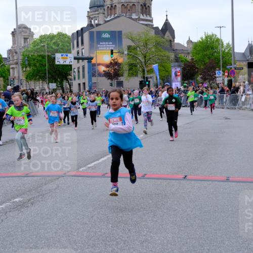 25.04.2026 - Das Zehntel Tim E. http://msf.ph/oto/9577444 25.04.2026 11:00:19 Ziel 3970, 5006, 5007, 5070, 5235, 5236, 5247, 5256, 5503, 5516, 5720, 5840, 5842, 5844, 5848, 6016, 6188, 6375, 6376, 6419, 6461, 6660, 6695, 6700, 6787, 6814, 6815, 6839, 6931, 7118, 7195, 7494, 7775, 7797, 7846, 8026, 8027, 8031 meine-sportfotos.de