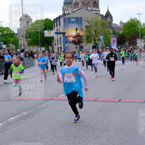 25.04.2026 - Das Zehntel Tim E. http://msf.ph/oto/9577446 25.04.2026 11:00:20 Ziel 3970, 5006, 5007, 5070, 5235, 5236, 5247, 5256, 5503, 5516, 5720, 5748, 5840, 5848, 6016, 6188, 6375, 6376, 6419, 6461, 6470, 6521, 6660, 6695, 6700, 6787, 6814, 6815, 6839, 6931, 7118, 7195, 7494, 7586, 7627, 7775, 7797, 7846, 8026, 8027, 8031 meine-sportfotos.de