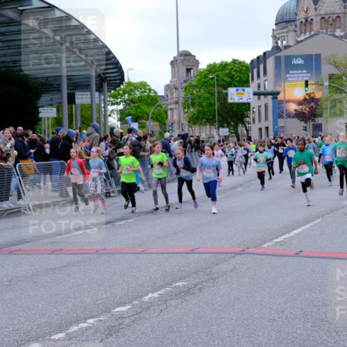 25.04.2026 - Das Zehntel Tim E. http://msf.ph/oto/9577486 25.04.2026 11:00:28 Ziel 5006, 5007, 5070, 5170, 5218, 5222, 5265, 5285, 5524, 5655, 5748, 5946, 5961, 5984, 6188, 6283, 6371, 6375, 6376, 6379, 6446, 6456, 6461, 6470, 6474, 6521, 6660, 6700, 6814, 6815, 6838, 6839, 6854, 6855, 6881, 6931, 7082, 7118, 7525, 7541, 7577, 7579, 7586, 7627, 7686, 8072 meine-sportfotos.de