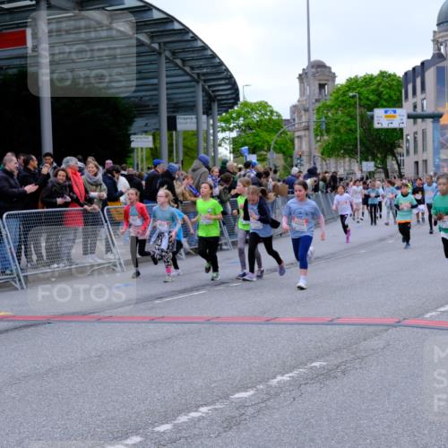 25.04.2026 - Das Zehntel Tim E. http://msf.ph/oto/9577492 25.04.2026 11:00:28 Ziel 5006, 5007, 5070, 5170, 5218, 5222, 5265, 5285, 5524, 5655, 5748, 5946, 5961, 5984, 6188, 6283, 6371, 6375, 6376, 6379, 6446, 6456, 6461, 6470, 6474, 6521, 6660, 6700, 6814, 6815, 6838, 6839, 6854, 6855, 6881, 6931, 7082, 7118, 7525, 7541, 7577, 7579, 7586, 7627, 7686, 8072 meine-sportfotos.de