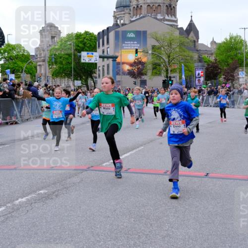 25.04.2026 - Das Zehntel Tim E. http://msf.ph/oto/9577500 25.04.2026 11:00:30 Ziel 5070, 5170, 5218, 5222, 5265, 5285, 5524, 5655, 5748, 5946, 5961, 5984, 6283, 6371, 6375, 6376, 6379, 6446, 6456, 6461, 6470, 6474, 6521, 6700, 6815, 6838, 6854, 6855, 6881, 6991, 7003, 7046, 7056, 7082, 7118, 7525, 7541, 7577, 7579, 7586, 7627, 7686, 7810, 7937, 8072 meine-sportfotos.de