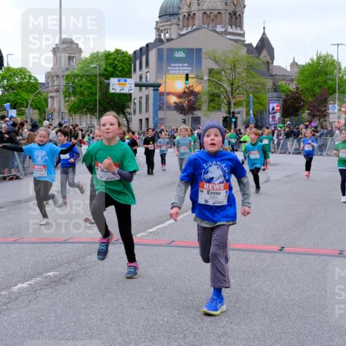 25.04.2026 - Das Zehntel Tim E. http://msf.ph/oto/9577503 25.04.2026 11:00:30 Ziel 5070, 5170, 5218, 5222, 5265, 5285, 5524, 5655, 5748, 5946, 5961, 5984, 6283, 6371, 6375, 6376, 6379, 6446, 6456, 6461, 6470, 6474, 6521, 6700, 6815, 6838, 6854, 6855, 6881, 6991, 7003, 7046, 7056, 7082, 7118, 7525, 7541, 7577, 7579, 7586, 7627, 7686, 7810, 7937, 8072 meine-sportfotos.de