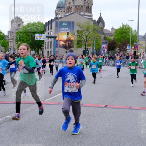 25.04.2026 - Das Zehntel Tim E. http://msf.ph/oto/9577504 25.04.2026 11:00:30 Ziel 5070, 5170, 5218, 5222, 5265, 5285, 5524, 5655, 5748, 5946, 5961, 5984, 6283, 6371, 6375, 6376, 6379, 6446, 6456, 6461, 6470, 6474, 6521, 6700, 6815, 6838, 6854, 6855, 6881, 6991, 7003, 7046, 7056, 7082, 7118, 7525, 7541, 7577, 7579, 7586, 7627, 7686, 7810, 7937, 8072 meine-sportfotos.de