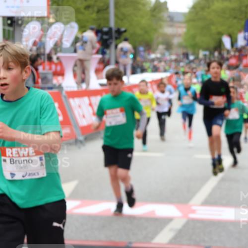 25.04.2026 - Das Zehntel Strokosch-Dieckow http://msf.ph/oto/9579976 25.04.2026 10:53:08 Ziel 5428, 5515, 5781, 6009, 6019, 6153, 6155, 6869, 6929, 7162, 7863, 7884, 7966, 5428, 5515, 5781, 6009, 6019, 6153, 6155, 6869, 6929, 7162, 7863, 7884, 7966 meine-sportfotos.de