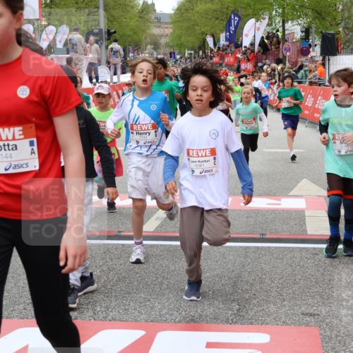 25.04.2026 - Das Zehntel Strokosch-Dieckow http://msf.ph/oto/9580053 25.04.2026 10:53:17 Ziel 5081, 5751, 5800, 5874, 6015, 6027, 6080, 6144, 6428, 6493, 6512, 6703, 6826, 7101, 7116, 7129, 7180, 7197, 7731, 8022, 5081, 5751, 5800, 5874, 6015, 6027, 6080, 6144, 6428, 6493, 6512, 6703, 6826, 7101, 7116, 7129, 7180, 7197, 7731, 8022 meine-sportfotos.de