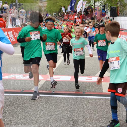 25.04.2026 - Das Zehntel Strokosch-Dieckow http://msf.ph/oto/9580061 25.04.2026 10:53:19 Ziel 5081, 5751, 5777, 5874, 6015, 6027, 6144, 6428, 6493, 6512, 6826, 7101, 7172, 7180, 7184, 7731, 7806, 7907, 8022, 5081, 5751, 5777, 5874, 6015, 6027, 6144, 6428, 6493, 6512, 6826, 7101, 7172, 7180, 7184, 7731, 7806, 7907, 8022 meine-sportfotos.de