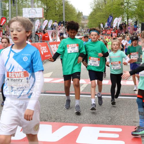 25.04.2026 - Das Zehntel Strokosch-Dieckow http://msf.ph/oto/9580066 25.04.2026 10:53:19 Ziel 5081, 5751, 5777, 5874, 6015, 6027, 6144, 6428, 6493, 6512, 6826, 7101, 7172, 7180, 7184, 7731, 7806, 7907, 8022, 5081, 5751, 5777, 5874, 6015, 6027, 6144, 6428, 6493, 6512, 6826, 7101, 7172, 7180, 7184, 7731, 7806, 7907, 8022 meine-sportfotos.de