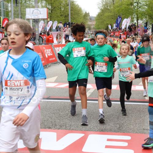 25.04.2026 - Das Zehntel Strokosch-Dieckow http://msf.ph/oto/9580071 25.04.2026 10:53:19 Ziel 5081, 5751, 5777, 5874, 6015, 6027, 6144, 6428, 6493, 6512, 6826, 7101, 7172, 7180, 7184, 7731, 7806, 7907, 8022, 5081, 5751, 5777, 5874, 6015, 6027, 6144, 6428, 6493, 6512, 6826, 7101, 7172, 7180, 7184, 7731, 7806, 7907, 8022 meine-sportfotos.de