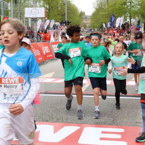 25.04.2026 - Das Zehntel Strokosch-Dieckow http://msf.ph/oto/9580075 25.04.2026 10:53:19 Ziel 5081, 5751, 5777, 5874, 6015, 6027, 6144, 6428, 6493, 6512, 6826, 7101, 7172, 7180, 7184, 7731, 7806, 7907, 8022, 5081, 5751, 5777, 5874, 6015, 6027, 6144, 6428, 6493, 6512, 6826, 7101, 7172, 7180, 7184, 7731, 7806, 7907, 8022 meine-sportfotos.de