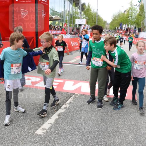 25.04.2026 - Das Zehntel Strokosch-Dieckow http://msf.ph/oto/9580402 25.04.2026 10:53:46 Ziel 5154, 5237, 5427, 5488, 5787, 5884, 5897, 5898, 5925, 6018, 6262, 6266, 6382, 6679, 7456, 7459, 7591, 7672, 7699, 7716, 5154, 5237, 5427, 5488, 5787, 5884, 5897, 5898, 5925, 6018, 6262, 6266, 6382, 6679, 7456, 7459, 7591, 7672, 7699, 7716 meine-sportfotos.de