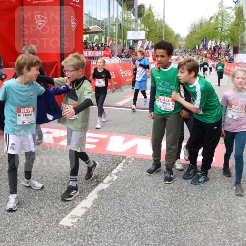 25.04.2026 - Das Zehntel Strokosch-Dieckow http://msf.ph/oto/9580408 25.04.2026 10:53:46 Ziel 5154, 5237, 5427, 5488, 5787, 5884, 5897, 5898, 5925, 6018, 6262, 6266, 6382, 6679, 7456, 7459, 7591, 7672, 7699, 7716, 5154, 5237, 5427, 5488, 5787, 5884, 5897, 5898, 5925, 6018, 6262, 6266, 6382, 6679, 7456, 7459, 7591, 7672, 7699, 7716 meine-sportfotos.de