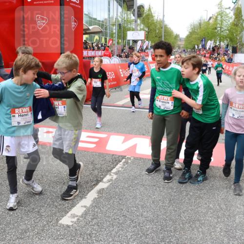 25.04.2026 - Das Zehntel Strokosch-Dieckow http://msf.ph/oto/9580418 25.04.2026 10:53:46 Ziel 5154, 5237, 5427, 5488, 5787, 5884, 5897, 5898, 5925, 6018, 6262, 6266, 6382, 6679, 7456, 7459, 7591, 7672, 7699, 7716, 5154, 5237, 5427, 5488, 5787, 5884, 5897, 5898, 5925, 6018, 6262, 6266, 6382, 6679, 7456, 7459, 7591, 7672, 7699, 7716 meine-sportfotos.de