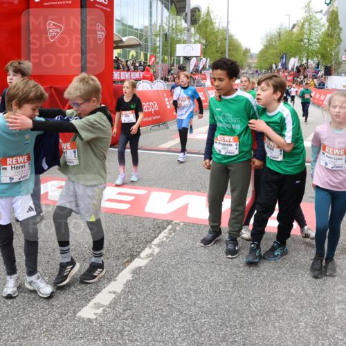 25.04.2026 - Das Zehntel Strokosch-Dieckow http://msf.ph/oto/9580429 25.04.2026 10:53:46 Ziel 5154, 5237, 5427, 5488, 5787, 5884, 5897, 5898, 5925, 6018, 6262, 6266, 6382, 6679, 7456, 7459, 7591, 7672, 7699, 7716, 5154, 5237, 5427, 5488, 5787, 5884, 5897, 5898, 5925, 6018, 6262, 6266, 6382, 6679, 7456, 7459, 7591, 7672, 7699, 7716 meine-sportfotos.de