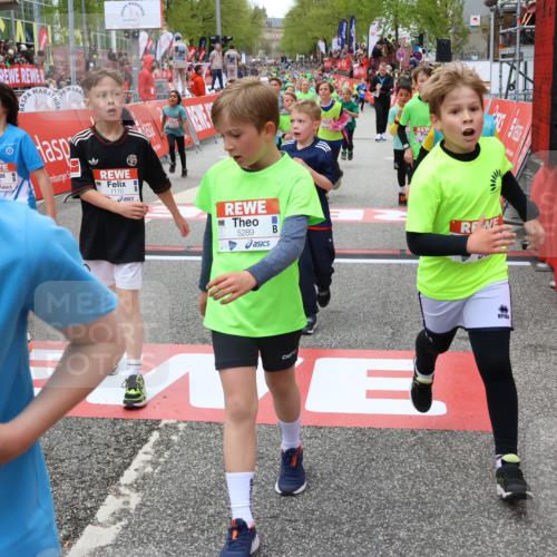 25.04.2026 - Das Zehntel Strokosch-Dieckow http://msf.ph/oto/9580571 25.04.2026 10:54:05 Ziel 5066, 5260, 5289, 5294, 5452, 5779, 5785, 5819, 5825, 5999, 6073, 6079, 6321, 6535, 6922, 7114, 7168, 7170, 7248, 7424, 7504, 7512, 7550, 7596, 7733, 7950, 8033, 5066, 5260, 5289, 5294, 5452, 5779, 5785, 5819, 5825, 5999, 6073, 6079, 6321, 6535, 6922, 7114, 7168, 7170, 7248, 7424, 7504, 7512, 7550, 7596, 7733, 7950, 8033 meine-sportfotos.de