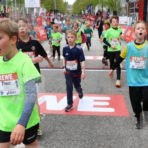 25.04.2026 - Das Zehntel Strokosch-Dieckow http://msf.ph/oto/9580587 25.04.2026 10:54:06 Ziel 5066, 5260, 5289, 5294, 5452, 5779, 5785, 5819, 5825, 5999, 6050, 6079, 6534, 6535, 6868, 6922, 7091, 7168, 7170, 7248, 7424, 7504, 7512, 7550, 7596, 7733, 7860, 7950, 8033, 5066, 5260, 5289, 5294, 5452, 5779, 5785, 5819, 5825, 5999, 6050, 6079, 6534, 6535, 6868, 6922, 7091, 7168, 7170, 7248, 7424, 7504, 7512, 7550, 7596, 7733, 7860, 7950, 8033 meine-sportfotos.de
