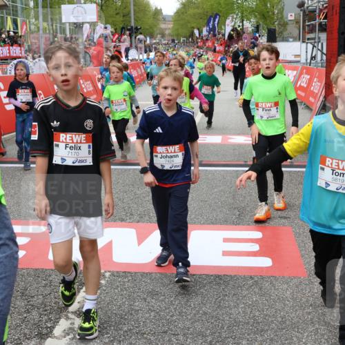 25.04.2026 - Das Zehntel Strokosch-Dieckow http://msf.ph/oto/9580607 25.04.2026 10:54:06 Ziel 5066, 5260, 5289, 5294, 5452, 5779, 5785, 5819, 5825, 5999, 6050, 6079, 6534, 6535, 6868, 6922, 7091, 7168, 7170, 7248, 7424, 7504, 7512, 7550, 7596, 7733, 7860, 7950, 8033, 5066, 5260, 5289, 5294, 5452, 5779, 5785, 5819, 5825, 5999, 6050, 6079, 6534, 6535, 6868, 6922, 7091, 7168, 7170, 7248, 7424, 7504, 7512, 7550, 7596, 7733, 7860, 7950, 8033 meine-sportfotos.de