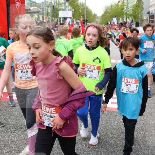 25.04.2026 - Das Zehntel Strokosch-Dieckow http://msf.ph/oto/9580813 25.04.2026 10:54:24 Ziel 5278, 5317, 5318, 5324, 5570, 5701, 5710, 6229, 6237, 6311, 6744, 6750, 7093, 7166, 7185, 7245, 7247, 7540, 7544, 7652, 7678, 7703, 7829, 7885, 7889, 7899, 7916, 7917, 8048, 8049, 5278, 5317, 5318, 5324, 5570, 5701, 5710, 6229, 6237, 6311, 6744, 6750, 7093, 7166, 7185, 7245, 7247, 7540, 7544, 7652, 7678, 7703, 7829, 7885, 7889, 7899, 7916, 7917, 8048, 8049 meine-sportfotos.de