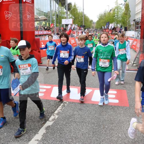 25.04.2026 - Das Zehntel Strokosch-Dieckow http://msf.ph/oto/9581485 25.04.2026 10:57:16 Ziel 5003, 5167, 5239, 5268, 5277, 5426, 5434, 5449, 5509, 5601, 5671, 5760, 5783, 5828, 5904, 6085, 6504, 6506, 6558, 6675, 7316, 7328, 7390, 7498, 7552, 7555, 7574, 7632, 7988, 5003, 5167, 5239, 5268, 5277, 5426, 5434, 5449, 5509, 5601, 5671, 5760, 5783, 5828, 5904, 6085, 6504, 6506, 6558, 6675, 7316, 7328, 7390, 7498, 7552, 7555, 7574, 7632, 7988 meine-sportfotos.de