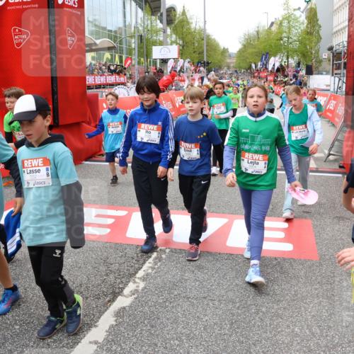 25.04.2026 - Das Zehntel Strokosch-Dieckow http://msf.ph/oto/9581519 25.04.2026 10:57:16 Ziel 5003, 5167, 5239, 5268, 5277, 5426, 5434, 5449, 5509, 5601, 5671, 5760, 5783, 5828, 5904, 6085, 6504, 6506, 6558, 6675, 7316, 7328, 7390, 7498, 7552, 7555, 7574, 7632, 7988, 5003, 5167, 5239, 5268, 5277, 5426, 5434, 5449, 5509, 5601, 5671, 5760, 5783, 5828, 5904, 6085, 6504, 6506, 6558, 6675, 7316, 7328, 7390, 7498, 7552, 7555, 7574, 7632, 7988 meine-sportfotos.de
