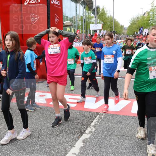 25.04.2026 - Das Zehntel Strokosch-Dieckow http://msf.ph/oto/9581951 25.04.2026 10:57:26 Ziel 5264, 5267, 5284, 5305, 5469, 5534, 5557, 5559, 5894, 5909, 6082, 6187, 6207, 6230, 6360, 6477, 6482, 6488, 6665, 6734, 6818, 7052, 7211, 7429, 7978, 8043, 8045, 5264, 5267, 5284, 5305, 5469, 5534, 5557, 5559, 5894, 5909, 6082, 6187, 6207, 6230, 6360, 6477, 6482, 6488, 6665, 6734, 6818, 7052, 7211, 7429, 7978, 8043, 8045 meine-sportfotos.de