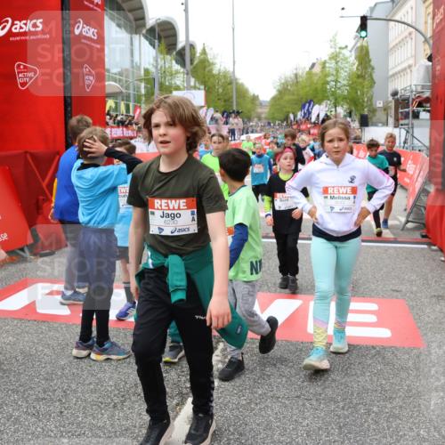 25.04.2026 - Das Zehntel Strokosch-Dieckow http://msf.ph/oto/9582058 25.04.2026 10:57:29 Ziel 5000, 5258, 5284, 5469, 5557, 5559, 5567, 5571, 5746, 5749, 5856, 6187, 6207, 6230, 6279, 6360, 6477, 6482, 6488, 6734, 6818, 6859, 7027, 8043, 8045, 5000, 5258, 5284, 5469, 5557, 5559, 5567, 5571, 5746, 5749, 5856, 6187, 6207, 6230, 6279, 6360, 6477, 6482, 6488, 6734, 6818, 6859, 7027, 8043, 8045 meine-sportfotos.de