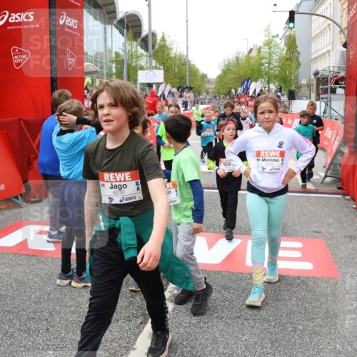 25.04.2026 - Das Zehntel Strokosch-Dieckow http://msf.ph/oto/9582080 25.04.2026 10:57:29 Ziel 5000, 5258, 5284, 5469, 5557, 5559, 5567, 5571, 5746, 5749, 5856, 6187, 6207, 6230, 6279, 6360, 6477, 6482, 6488, 6734, 6818, 6859, 7027, 8043, 8045, 5000, 5258, 5284, 5469, 5557, 5559, 5567, 5571, 5746, 5749, 5856, 6187, 6207, 6230, 6279, 6360, 6477, 6482, 6488, 6734, 6818, 6859, 7027, 8043, 8045 meine-sportfotos.de