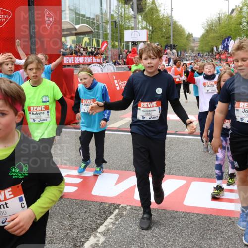25.04.2026 - Das Zehntel Strokosch-Dieckow http://msf.ph/oto/9582158 25.04.2026 10:57:32 Ziel 5000, 5258, 5284, 5469, 5567, 5571, 5746, 5749, 5764, 5855, 5856, 6230, 6279, 6477, 6482, 6645, 6697, 6716, 6756, 6818, 6859, 7027, 7120, 7141, 7405, 8043, 8045, 5000, 5258, 5284, 5469, 5567, 5571, 5746, 5749, 5764, 5855, 5856, 6230, 6279, 6477, 6482, 6645, 6697, 6716, 6756, 6818, 6859, 7027, 7120, 7141, 7405, 8043, 8045 meine-sportfotos.de