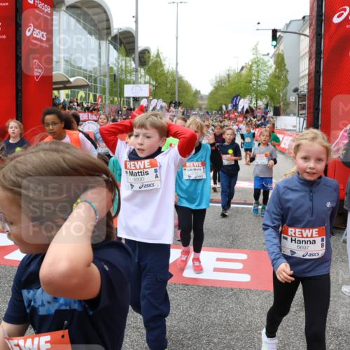 25.04.2026 - Das Zehntel Strokosch-Dieckow http://msf.ph/oto/9582249 25.04.2026 10:57:35 Ziel 5000, 5258, 5567, 5571, 5657, 5661, 5708, 5746, 5749, 5764, 5813, 5855, 5856, 6279, 6416, 6502, 6619, 6627, 6628, 6645, 6697, 6716, 6755, 6756, 6859, 7027, 7120, 7141, 7405, 7665, 8013, 5000, 5258, 5567, 5571, 5657, 5661, 5708, 5746, 5749, 5764, 5813, 5855, 5856, 6279, 6416, 6502, 6619, 6627, 6628, 6645, 6697, 6716, 6755, 6756, 6859, 7027, 7120, 7141, 7405, 7665, 8013 meine-sportfotos.de